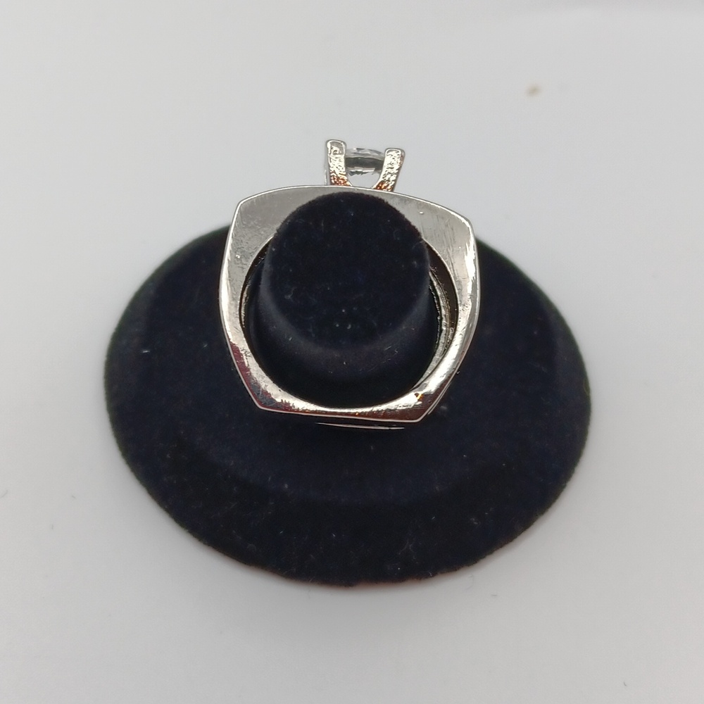 Chic Silver Ring With Clear Gemstone - image 4